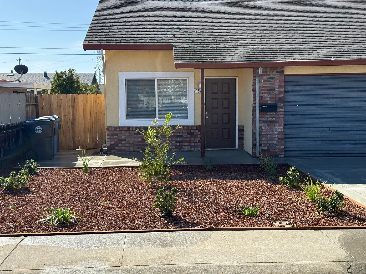654 Meadowlark Ln — Photo 2