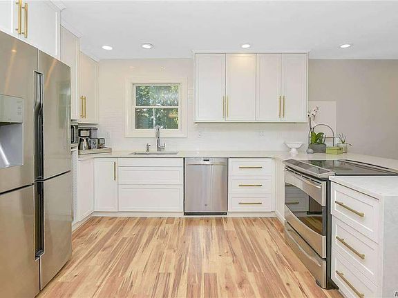 5th image of 13 Hemlock Ln