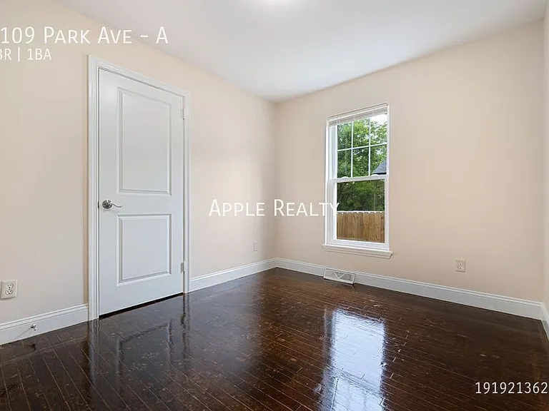 1109 Park Ave #A — Photo 11