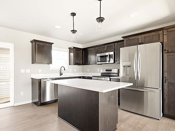 4th image of 823 Indigo Ln