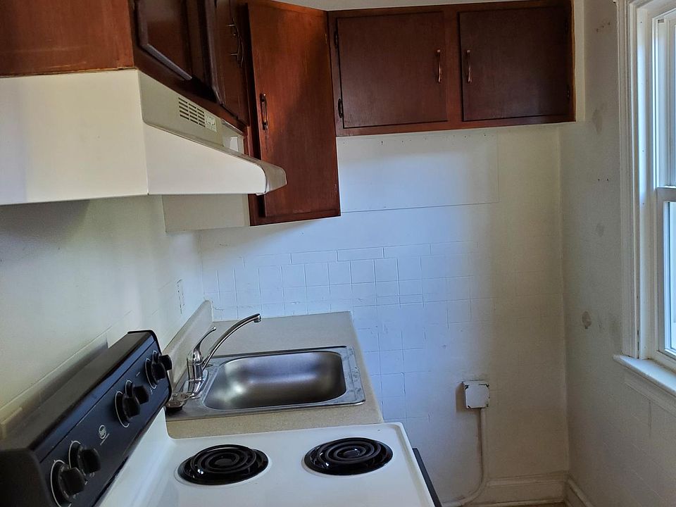 2nd image of 1713 Valley Ave