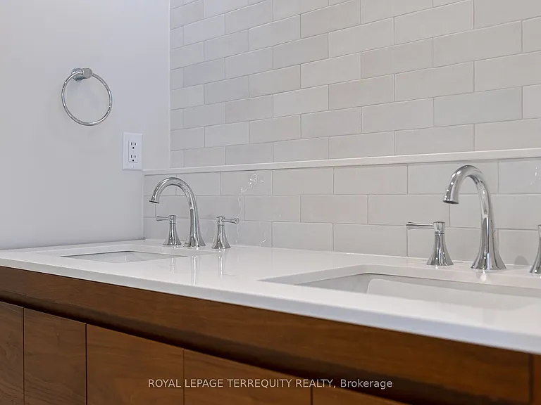 244 George St — Photo 21