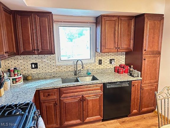 3rd image of 23433 Sharon Dr