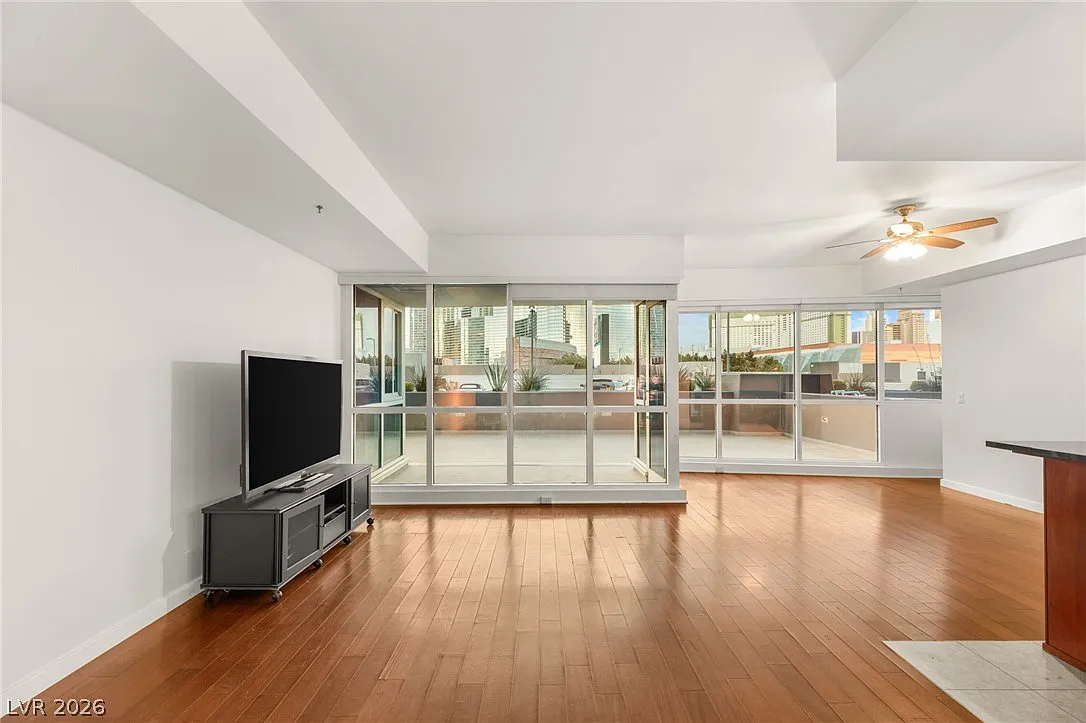 Panorama Towers — Photo 4