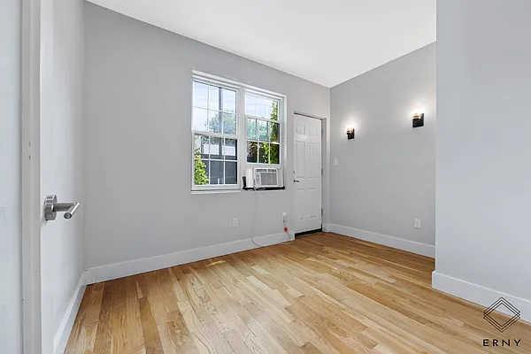 Rented by ERNY LLC | media 7