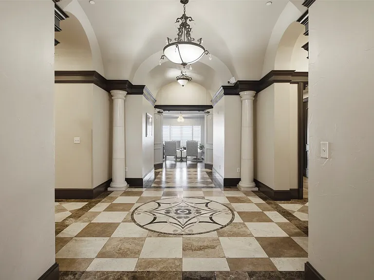 501 Samuels Ave #230 — Photo 4