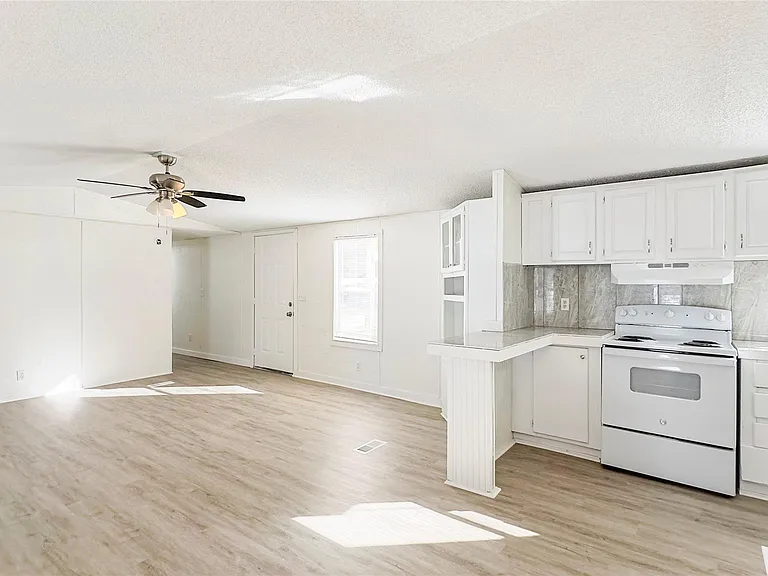 1202 US Highway 190 E #17 — Photo 22