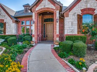 8612 Foxwood Dr, North Richland Hills, TX 76182