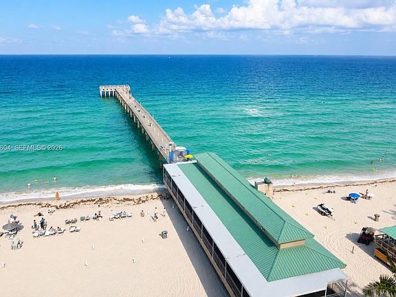 3rd image of 16699 Collins Ave APT 1003