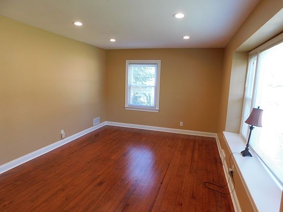 4th image of 14772 Lincoln Ave
