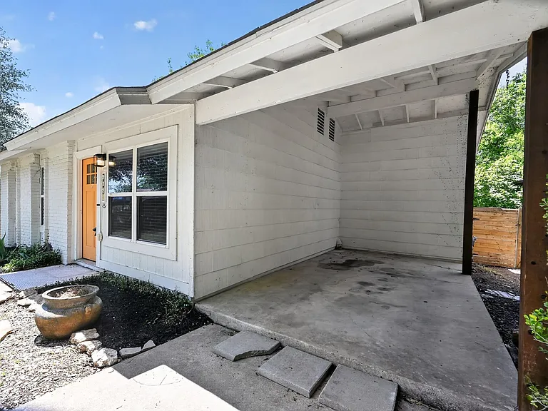 2321 Lakehurst Dr — Photo 31