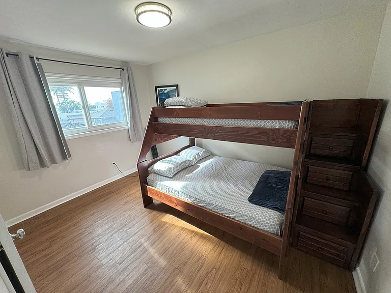 319 N Clementine St — Photo 14