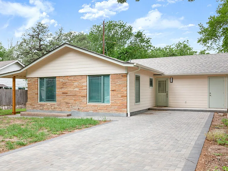 3808 Tonkawa Trl — Photo 1