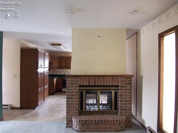 2nd image of 1126 Lake St