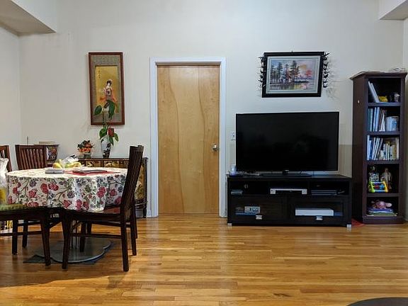 2nd image of 1935 S Archer Ave APT 320