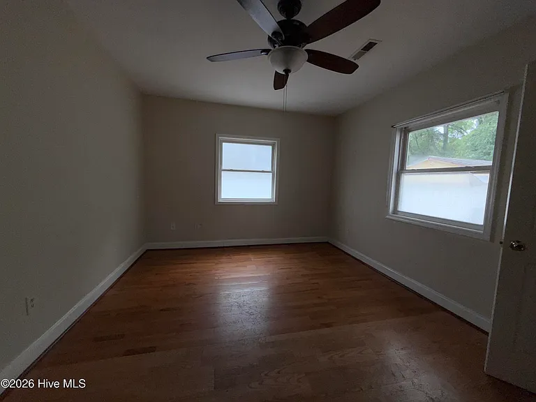 506 S 7th St — Photo 11