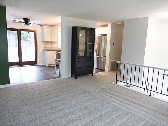 2nd image of 216 Oberlin Dr