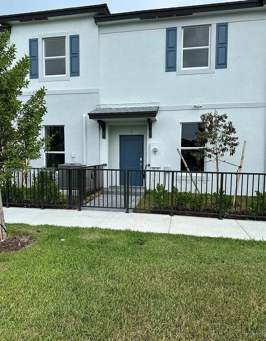 3 bed, 2.5 bath, $3,000 — Photo 1