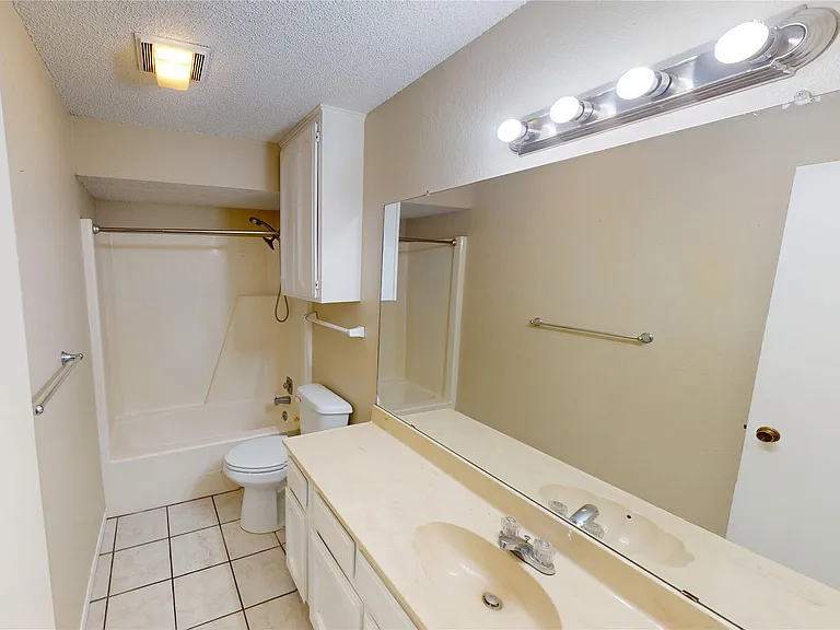 11112 S Date St — Photo 12