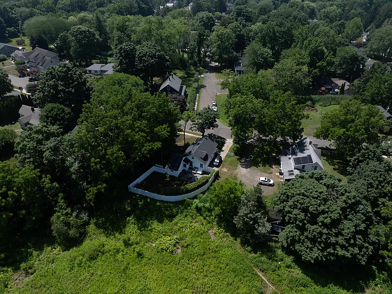 98 Union St — Photo 40