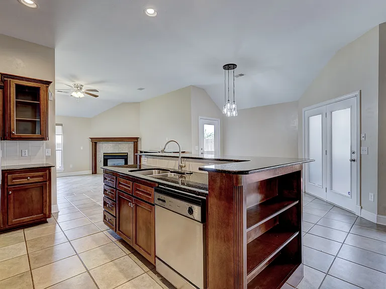 2104 Del Simmons Dr — Photo 19