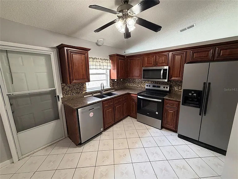 404 San Gabriel St — Photo 6