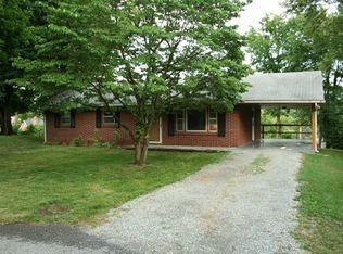 908 Forest Hill Dr, Pulaski, VA 24301