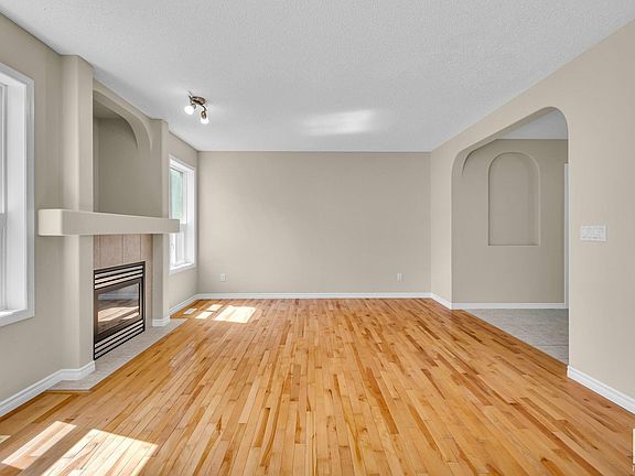 5th image of 130 Champlain Dr