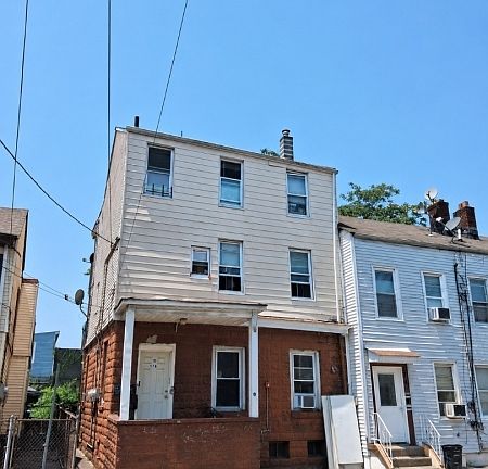 2nd image of 176 Beech St