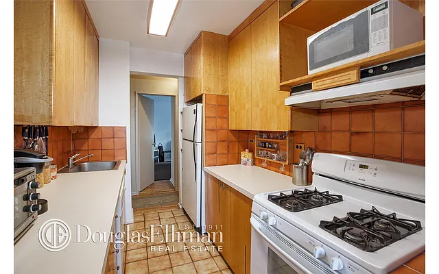Sold by Douglas Elliman | media 18