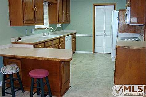 3rd image of 1927 Briarwood Ln