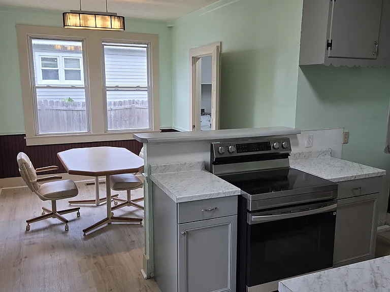 Eat-in kitchen