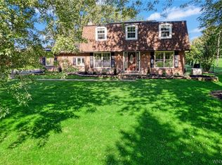 5991 Royal Ct, Lockport, NY 14094