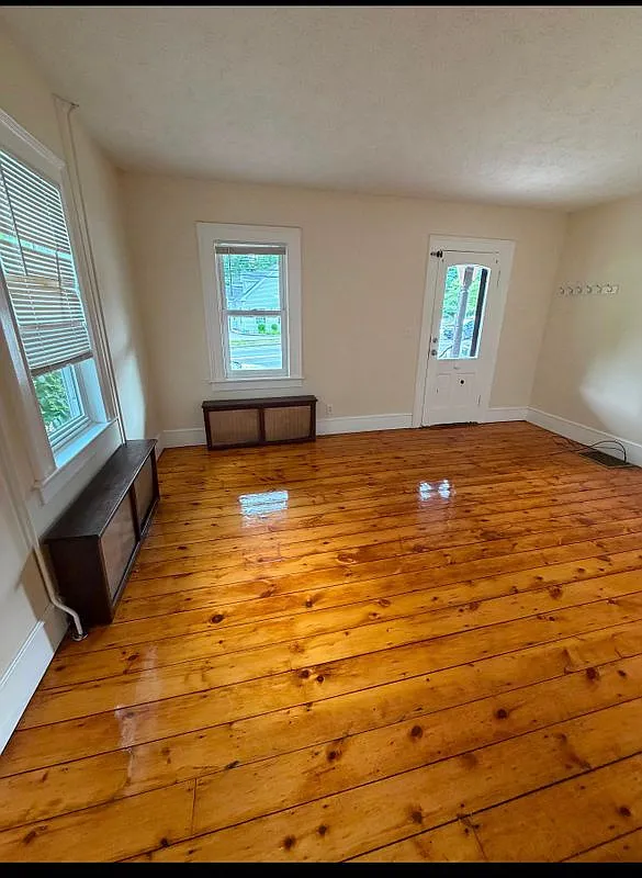 3 bed, 1.5 bath, 1510 sqft, $2,800 — Photo 3