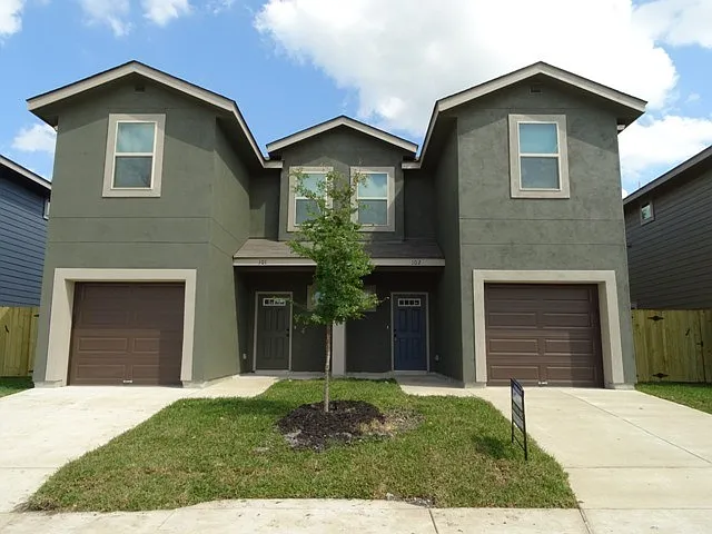 7042 Lakeview Dr #102 — Photo 1