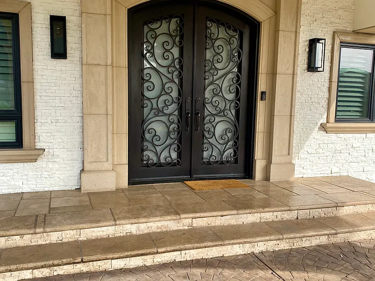 8145 Valdina Dr — Photo 2