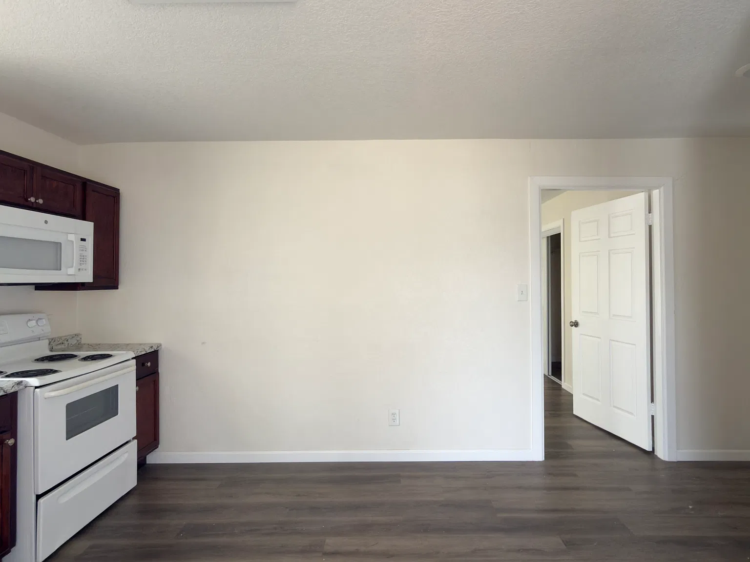 1 bed, 575 sqft, $895 — Photo 3