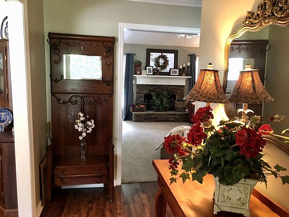 2nd image of 4128 Clay Dr
