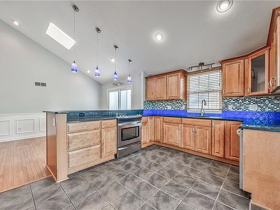 3rd image of 8016 Monrovia St