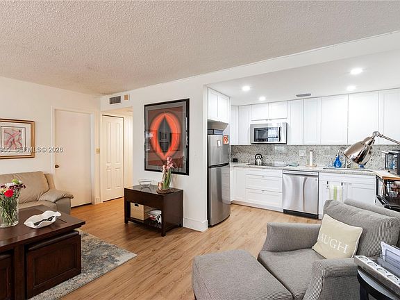 2nd image of 1440 Brickell Bay Dr APT 201