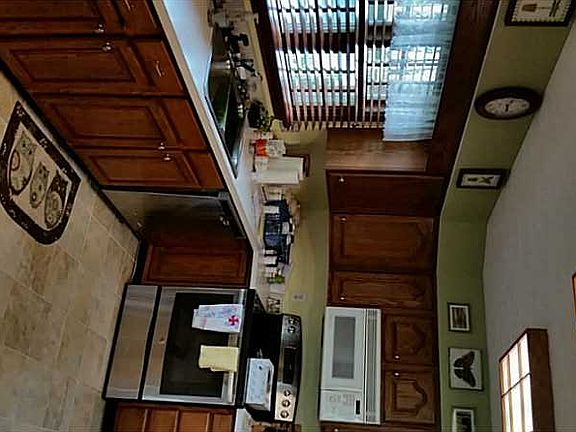 3rd image of 119 Irongate Dr