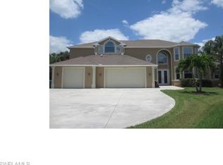 2203 SE 20th Ave, Cape Coral, FL 33990