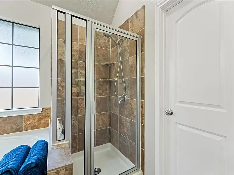 976 Northampton Dr — Photo 26