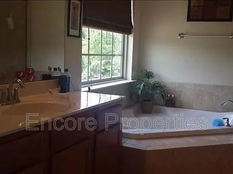 1040 Pueblo Ridge Pl — Photo 2