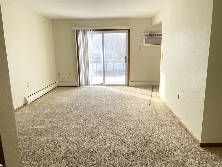 Como Lakes Apartments — Photo 19