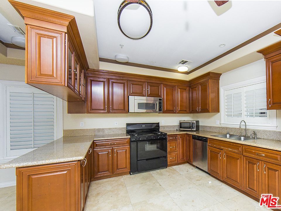 1st image of 4019 W 133rd St #1