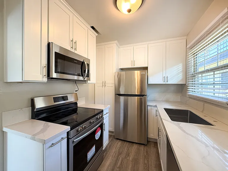 13808 Moorpark St #D — Photo 6