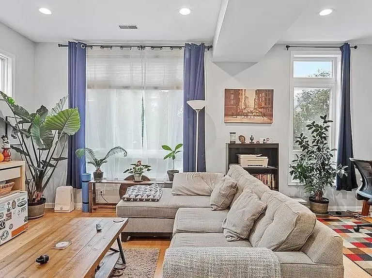 2717 N Artesian Ave #2 — Photo 4