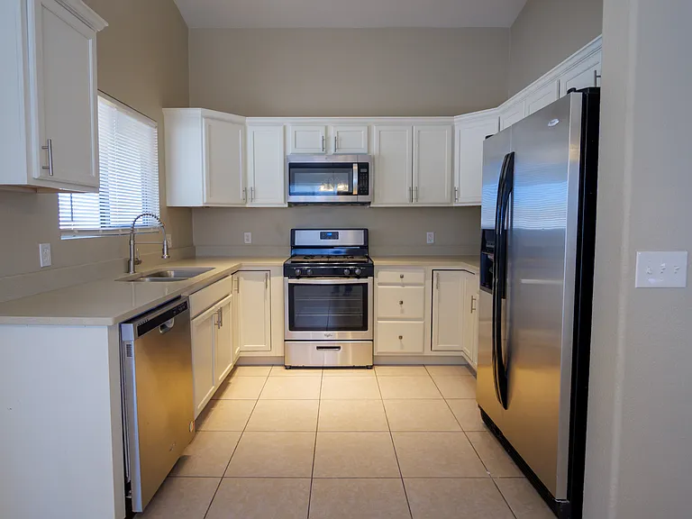 1672 W Wood Crest Ct — Photo 6