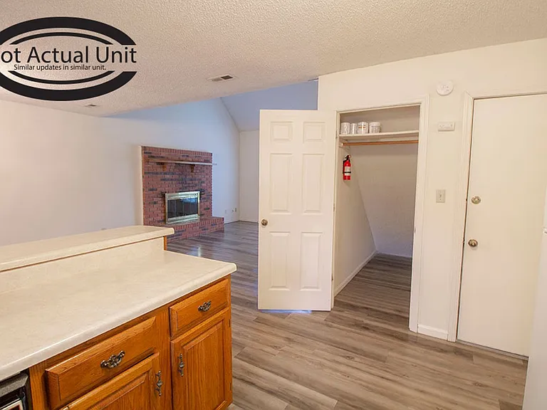 1904 Mirtle Grove Ct — Photo 9